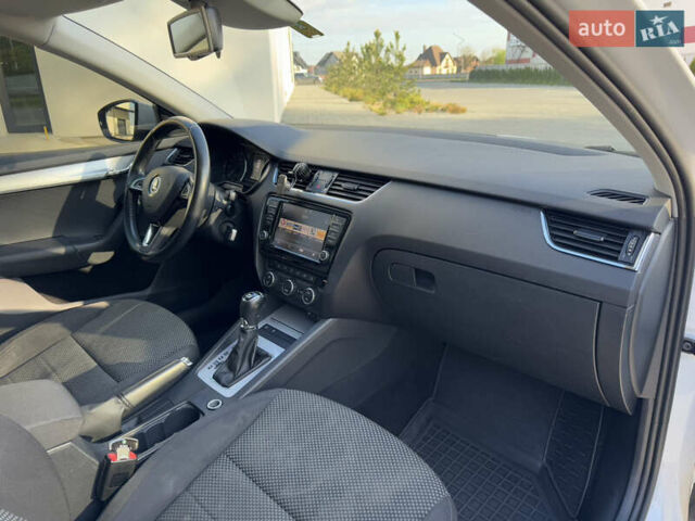 Білий Шкода Октавія, об'ємом двигуна 1.97 л та пробігом 225 тис. км за 12600 $, фото 41 на Automoto.ua