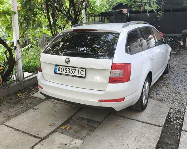 Белый Шкода Октавия, объемом двигателя 1.6 л и пробегом 365 тыс. км за 12200 $, фото 4 на Automoto.ua