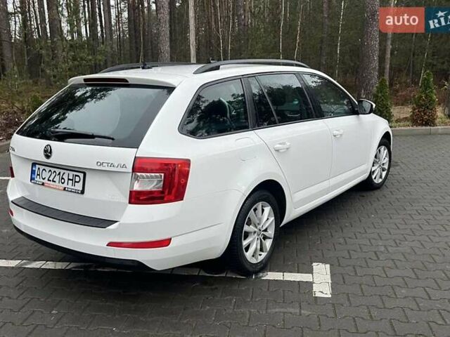 Білий Шкода Октавія, об'ємом двигуна 1.6 л та пробігом 305 тис. км за 11400 $, фото 7 на Automoto.ua