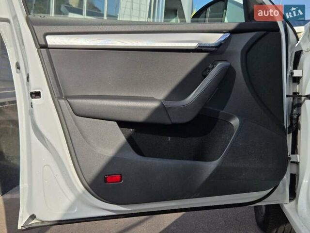 Белый Шкода Октавия, объемом двигателя 1.6 л и пробегом 305 тыс. км за 9200 $, фото 15 на Automoto.ua