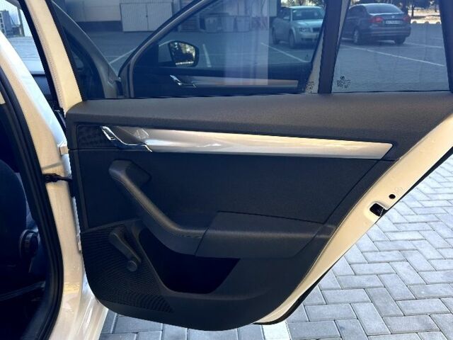 Білий Шкода Октавія, об'ємом двигуна 1.6 л та пробігом 189 тис. км за 10400 $, фото 12 на Automoto.ua