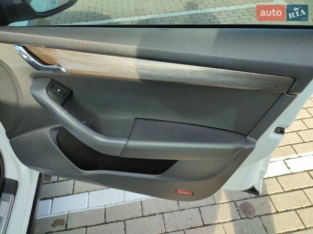 Білий Шкода Октавія, об'ємом двигуна 2 л та пробігом 202 тис. км за 16555 $, фото 33 на Automoto.ua