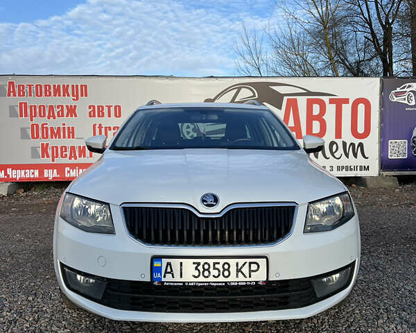 Белый Шкода Октавия, объемом двигателя 1.6 л и пробегом 307 тыс. км за 9900 $, фото 1 на Automoto.ua