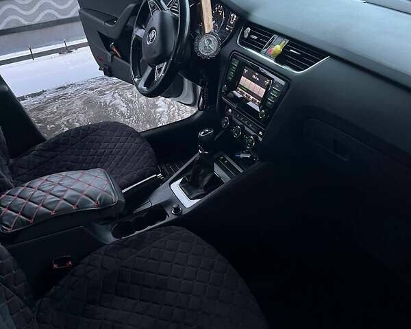 Белый Шкода Октавия, объемом двигателя 1.6 л и пробегом 179 тыс. км за 11200 $, фото 1 на Automoto.ua