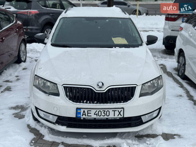 Белый Шкода Октавия, объемом двигателя 1.4 л и пробегом 198 тыс. км за 9900 $, фото 3 на Automoto.ua