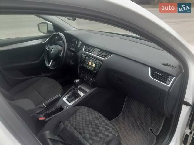 Белый Шкода Октавия, объемом двигателя 1.6 л и пробегом 277 тыс. км за 10500 $, фото 8 на Automoto.ua