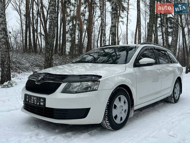 Белый Шкода Октавия, объемом двигателя 1.6 л и пробегом 210 тыс. км за 11200 $, фото 4 на Automoto.ua