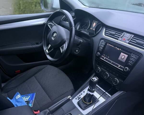 Белый Шкода Октавия, объемом двигателя 1.97 л и пробегом 300 тыс. км за 12500 $, фото 12 на Automoto.ua