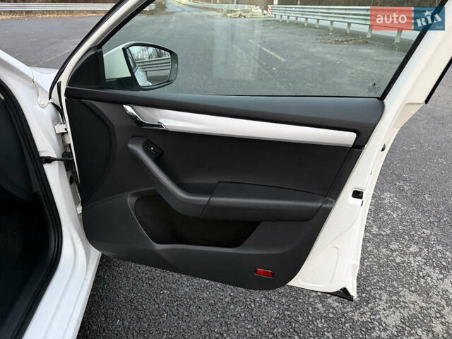 Белый Шкода Октавия, объемом двигателя 1.6 л и пробегом 283 тыс. км за 9800 $, фото 20 на Automoto.ua