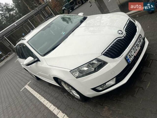 Белый Шкода Октавия, объемом двигателя 1.6 л и пробегом 306 тыс. км за 10950 $, фото 3 на Automoto.ua