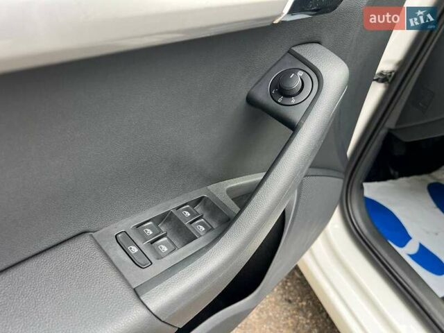 Білий Шкода Октавія, об'ємом двигуна 1.6 л та пробігом 231 тис. км за 10500 $, фото 18 на Automoto.ua