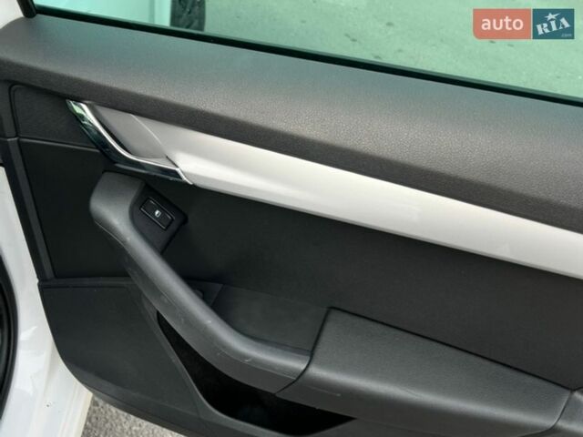 Белый Шкода Октавия, объемом двигателя 2 л и пробегом 239 тыс. км за 13500 $, фото 19 на Automoto.ua