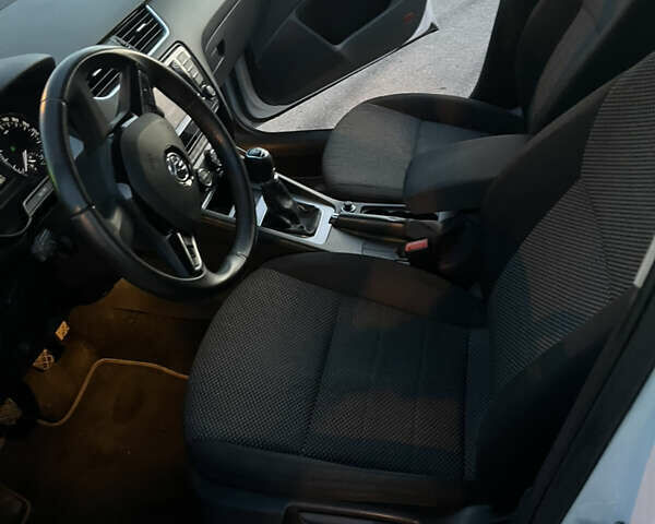 Белый Шкода Октавия, объемом двигателя 1.6 л и пробегом 243 тыс. км за 11000 $, фото 19 на Automoto.ua