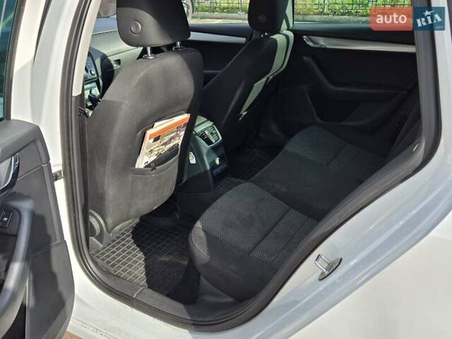 Белый Шкода Октавия, объемом двигателя 1.6 л и пробегом 305 тыс. км за 9200 $, фото 11 на Automoto.ua