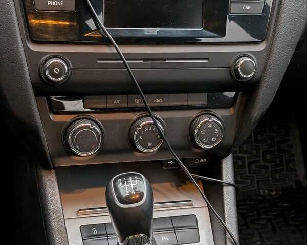 Белый Шкода Октавия, объемом двигателя 1.6 л и пробегом 299 тыс. км за 9000 $, фото 20 на Automoto.ua