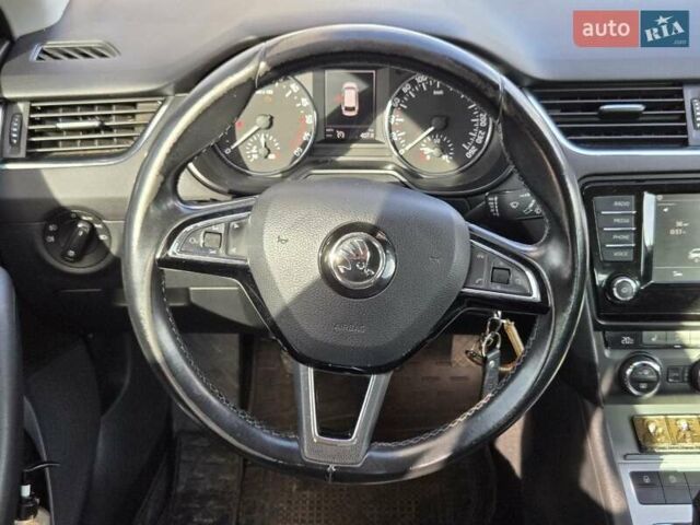 Белый Шкода Октавия, объемом двигателя 1.6 л и пробегом 305 тыс. км за 9200 $, фото 21 на Automoto.ua