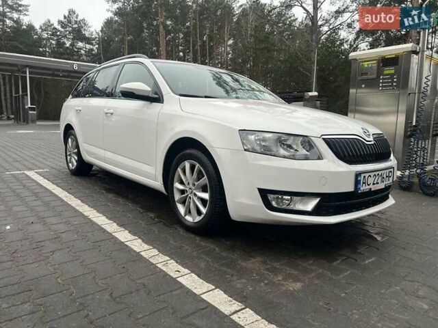 Белый Шкода Октавия, объемом двигателя 1.6 л и пробегом 306 тыс. км за 10950 $, фото 1 на Automoto.ua