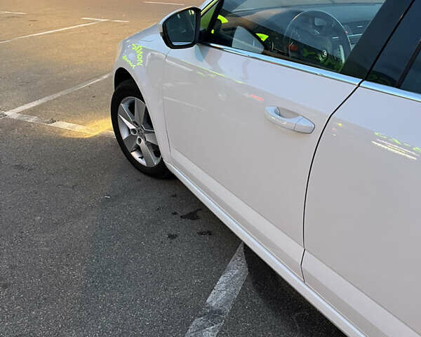 Белый Шкода Октавия, объемом двигателя 1.6 л и пробегом 243 тыс. км за 11000 $, фото 10 на Automoto.ua