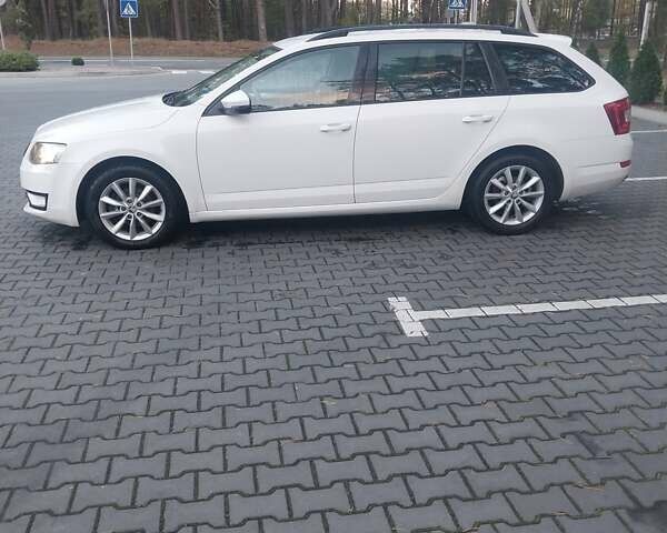 Шкода Октавия 2015 в Маневичах на Automoto.ua Белый Шкода Октавия, объемом двигателя 1.6 л и пробегом 303 тыс. км за 11400 $, фото 1 на Automoto.ua