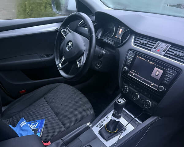 Белый Шкода Октавия, объемом двигателя 2.01 л и пробегом 300 тыс. км за 16500 $, фото 8 на Automoto.ua