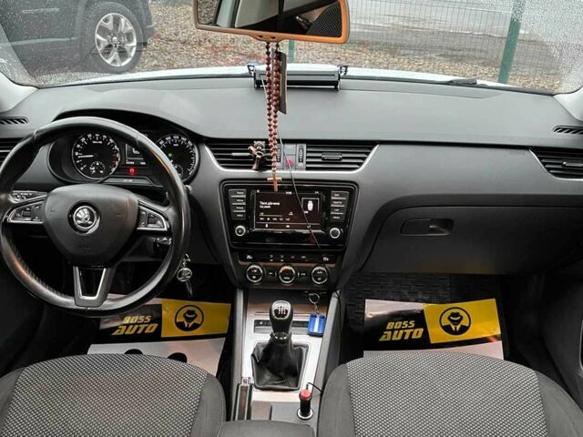 Белый Шкода Октавия, объемом двигателя 1.6 л и пробегом 260 тыс. км за 10999 $, фото 9 на Automoto.ua