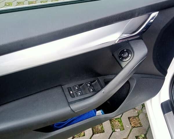 Білий Шкода Октавія, об'ємом двигуна 1.97 л та пробігом 328 тис. км за 11600 $, фото 15 на Automoto.ua