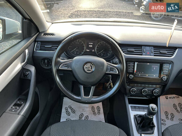 Белый Шкода Октавия, объемом двигателя 1.6 л и пробегом 307 тыс. км за 9900 $, фото 11 на Automoto.ua