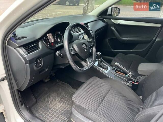 Білий Шкода Октавія, об'ємом двигуна 1.6 л та пробігом 245 тис. км за 9900 $, фото 2 на Automoto.ua