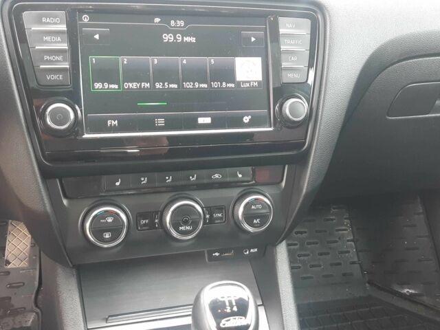 Белый Шкода Октавия, объемом двигателя 1.6 л и пробегом 317 тыс. км за 9100 $, фото 5 на Automoto.ua