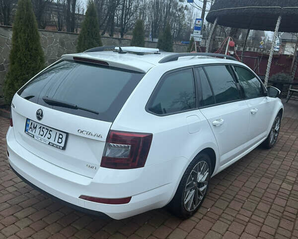 Белый Шкода Октавия, объемом двигателя 2.01 л и пробегом 300 тыс. км за 16500 $, фото 5 на Automoto.ua