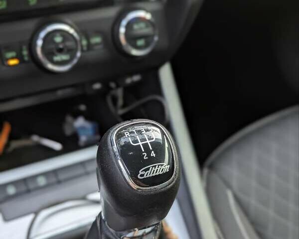 Белый Шкода Октавия, объемом двигателя 1.6 л и пробегом 267 тыс. км за 12500 $, фото 10 на Automoto.ua