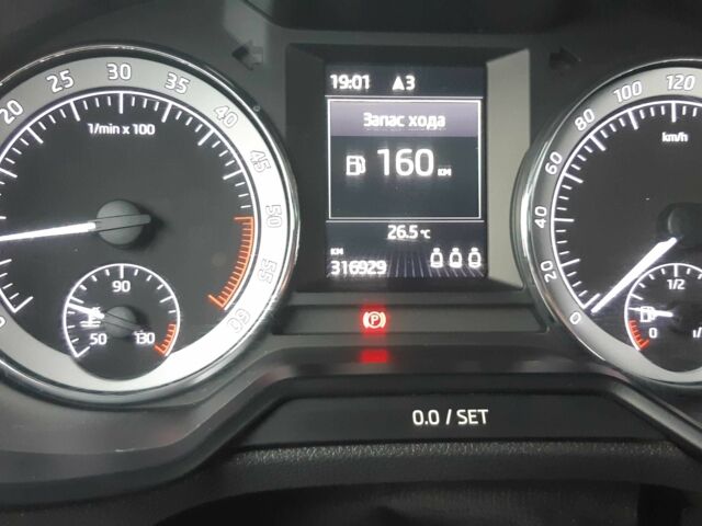 Белый Шкода Октавия, объемом двигателя 1.6 л и пробегом 317 тыс. км за 9100 $, фото 9 на Automoto.ua