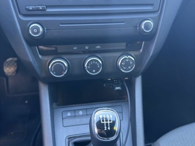 Білий Шкода Октавія, об'ємом двигуна 1.6 л та пробігом 189 тис. км за 10400 $, фото 17 на Automoto.ua