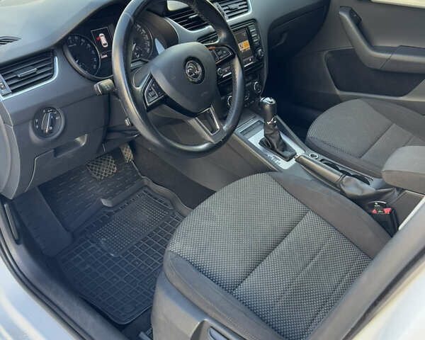 Білий Шкода Октавія, об'ємом двигуна 1.97 л та пробігом 225 тис. км за 12600 $, фото 28 на Automoto.ua