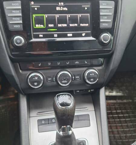 Белый Шкода Октавия, объемом двигателя 2 л и пробегом 294 тыс. км за 12900 $, фото 9 на Automoto.ua