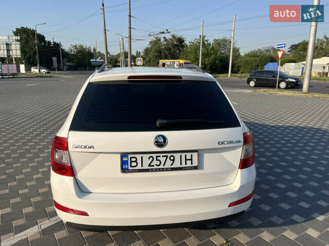 Белый Шкода Октавия, объемом двигателя 1.6 л и пробегом 180 тыс. км за 10400 $, фото 1 на Automoto.ua