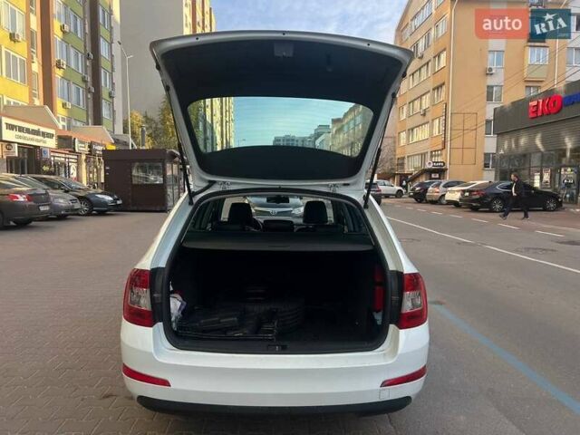 Белый Шкода Октавия, объемом двигателя 1.6 л и пробегом 270 тыс. км за 13600 $, фото 12 на Automoto.ua