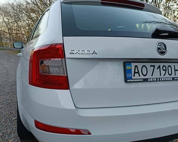 Белый Шкода Октавия, объемом двигателя 1.97 л и пробегом 233 тыс. км за 13200 $, фото 5 на Automoto.ua