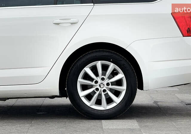 Белый Шкода Октавия, объемом двигателя 1.6 л и пробегом 231 тыс. км за 11850 $, фото 8 на Automoto.ua