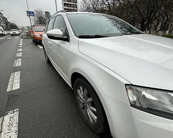 Белый Шкода Октавия, объемом двигателя 1.6 л и пробегом 180 тыс. км за 10900 $, фото 4 на Automoto.ua