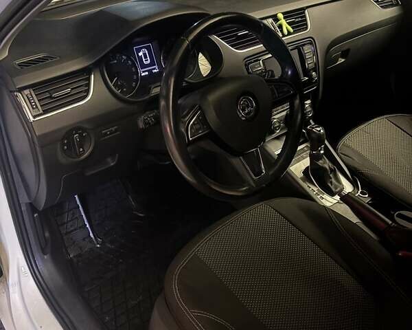 Белый Шкода Октавия, объемом двигателя 2 л и пробегом 205 тыс. км за 14500 $, фото 13 на Automoto.ua