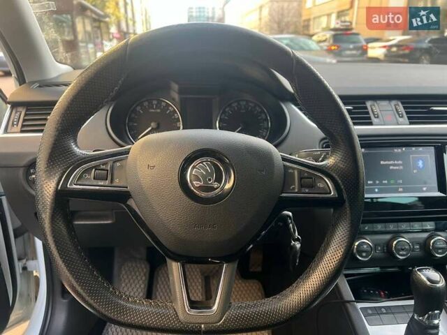 Белый Шкода Октавия, объемом двигателя 1.6 л и пробегом 270 тыс. км за 13600 $, фото 7 на Automoto.ua