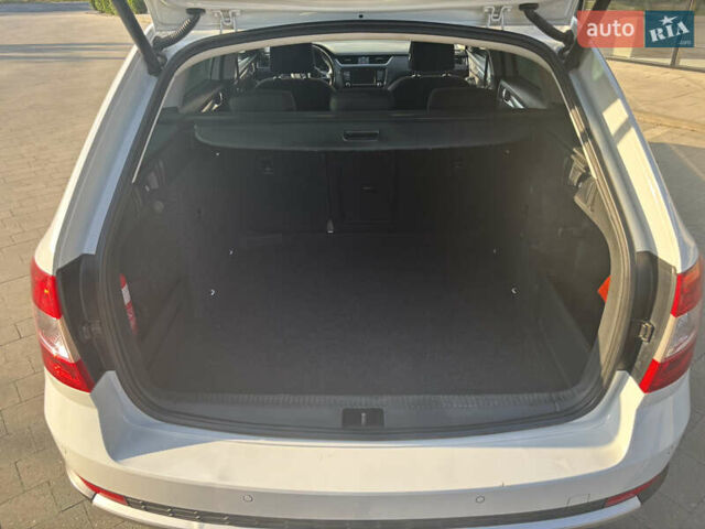 Белый Шкода Октавия, объемом двигателя 2 л и пробегом 174 тыс. км за 16000 $, фото 8 на Automoto.ua