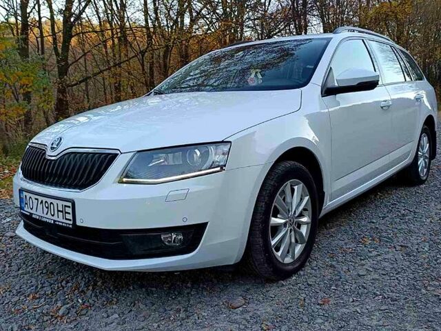 Белый Шкода Октавия, объемом двигателя 2 л и пробегом 233 тыс. км за 13100 $, фото 2 на Automoto.ua