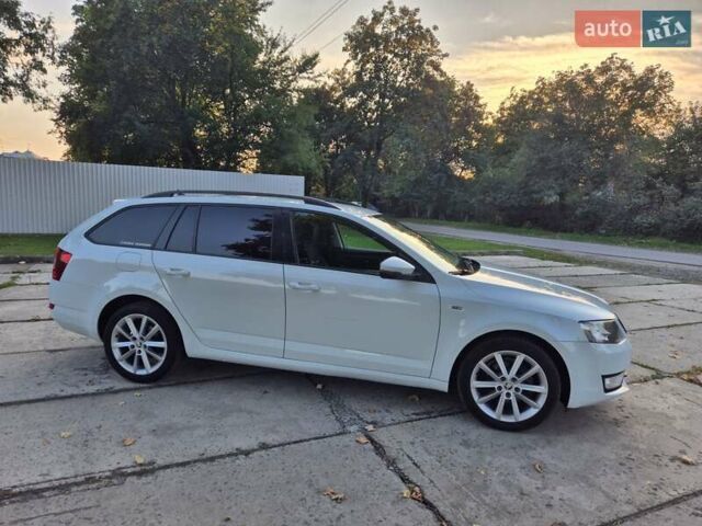 Білий Шкода Октавія, об'ємом двигуна 2 л та пробігом 195 тис. км за 11599 $, фото 12 на Automoto.ua