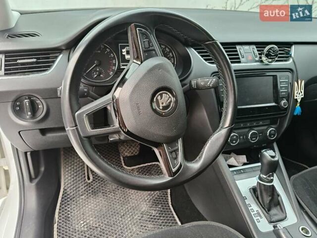 Білий Шкода Октавія, об'ємом двигуна 1.6 л та пробігом 250 тис. км за 10700 $, фото 7 на Automoto.ua