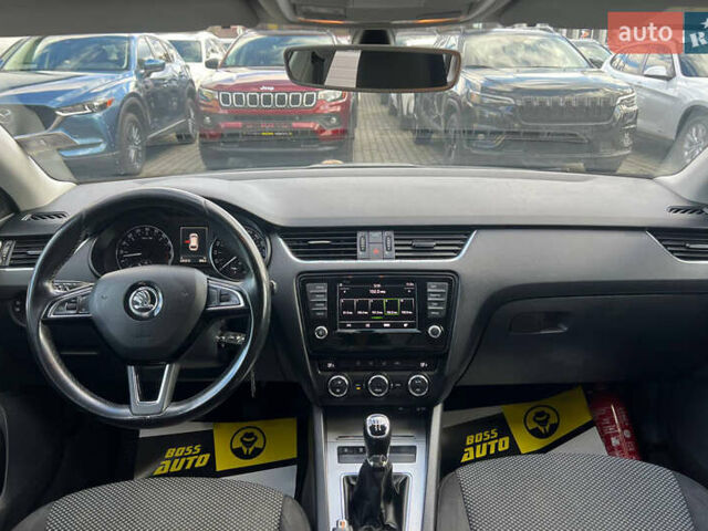 Белый Шкода Октавия, объемом двигателя 1.6 л и пробегом 232 тыс. км за 11300 $, фото 16 на Automoto.ua