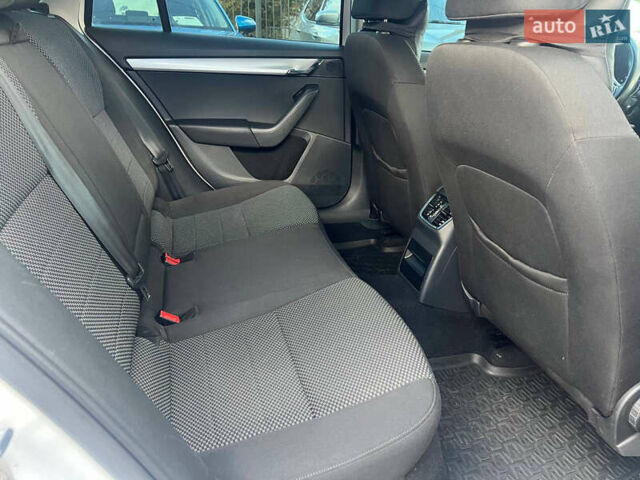 Білий Шкода Октавія, об'ємом двигуна 1.6 л та пробігом 182 тис. км за 10500 $, фото 20 на Automoto.ua