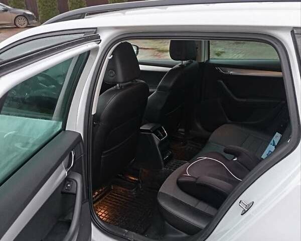 Білий Шкода Октавія, об'ємом двигуна 1.6 л та пробігом 260 тис. км за 12600 $, фото 6 на Automoto.ua