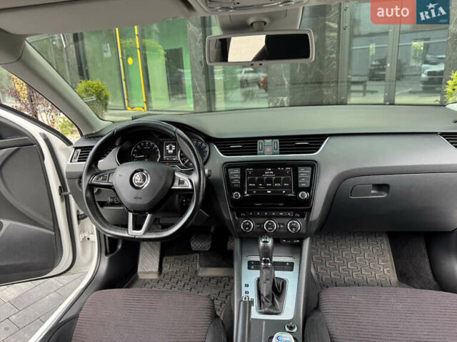 Белый Шкода Октавия, объемом двигателя 2 л и пробегом 250 тыс. км за 13999 $, фото 34 на Automoto.ua